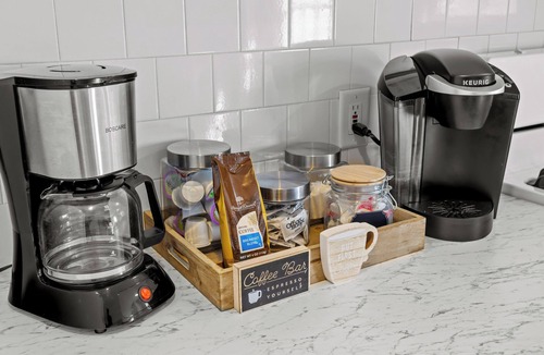 Shelbyville House | Lakefront Bliss - Chic Cottage/Dock/Boat Rentals