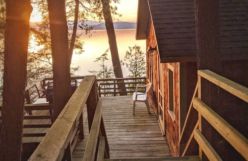 Vergennes Cabin | Lakefront cottage with private beach. Canoe, Firepit, Pet Friendly. Family owned
