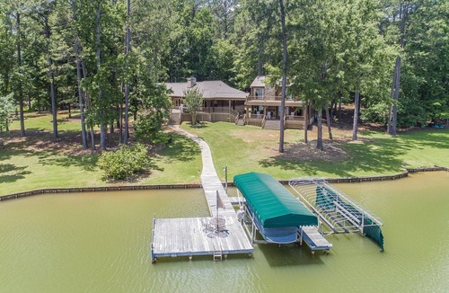 Greensboro House | Lakefront House, One of a Kind Point, Near the Ritz, Sandbar & Boathouse