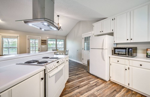 Milledgeville House | Lakefront Milledgeville Home w/Private Dock!