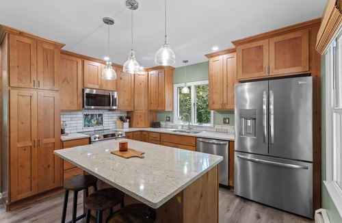 Pine Grove House | Lakefront Retreat,Sleeps 8, Kayaks & Fishing