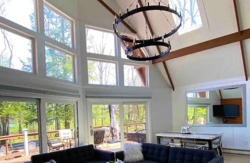 Locust Lake Village Cabin | LAKEFRONT