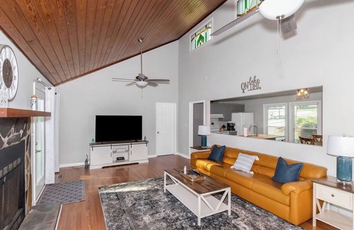 Lake Oconee House | Lakeside Escape on Lake Oconee | Private Dock | Kayaks | Renovated Home