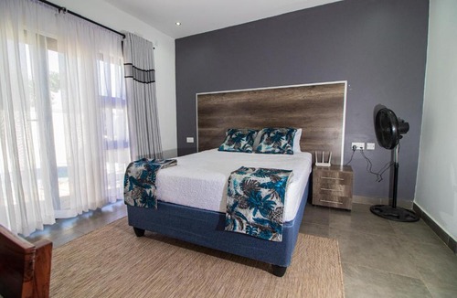 Victoria Falls Bed & Breakfast | Land Of Grace Panyumba