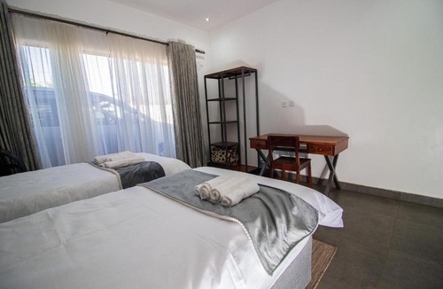 Victoria Falls Bed & Breakfast | Land Of Grace Panyumba