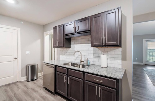 Cocoa Apartment | Landing | Beautiful 3BD, Pool, Gym