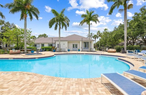 Fruitville Apartment | Landing | Chic 1BD, Clubhouse, Gym