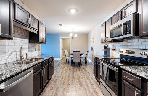 Cocoa Apartment | Landing | Stunning 2BD, Clubhouse, Gym