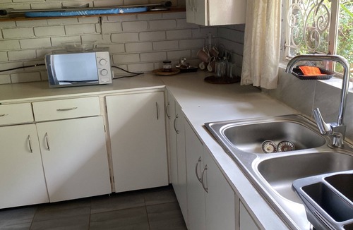 Harare East Apartment | Leafy, safe retreat, close to game park & shopping mall