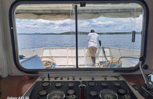 Kariba Boat Rental | 'Lekker' off grid Houseboat escape - adventure & serenity on Lake Kariba