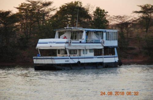 Kariba Boat Rental | 'Lekker' off grid Houseboat escape - adventure & serenity on Lake Kariba