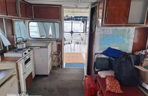 Kariba Boat Rental | 'Lekker' off grid Houseboat escape - adventure & serenity on Lake Kariba