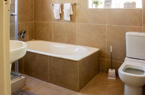 Harare Apartment | Little Oasis Self Catering Cottage