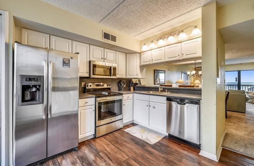 St. George Island Condo | Located right on the beachfront, this beautiful well-appointed Villa offers you fabulous views.