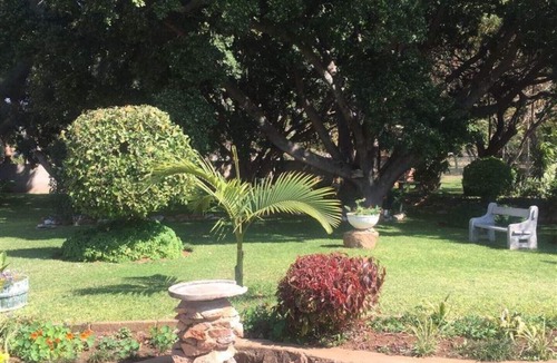 Bulawayo House | Lodumo Guesthouse B & B