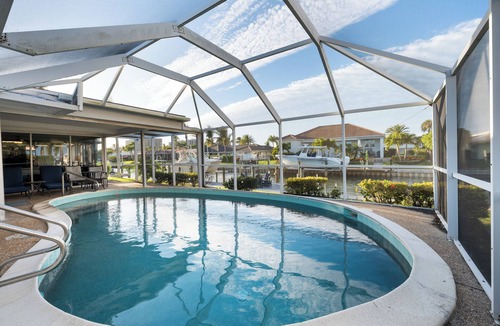 Longboat Key House | Longboat Key Waterfront 3BR house w/Pool in most desirable Country Club Shores