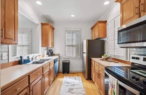 Eatonton House | Love sitting on the golf course and looking at the lake?