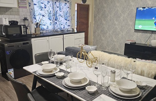 Lusaka Apartment | Lovely 2 bedroomed apartment located in the heart of Lusaka. Home away from home