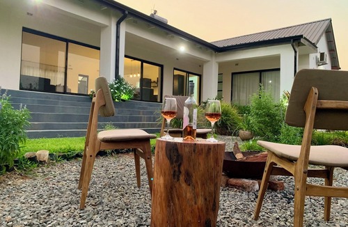 Victoria Falls House | Lovely 3-bedroom house with AC in Victoria Falls