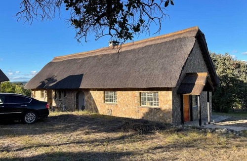 Nyanga Apartment | Lovely 4 bed house in Juliasdale - 2273