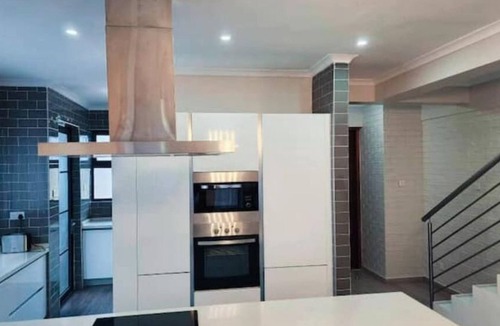 Greendale Apartment | Lovely 5 star, 6 sleeper, Luxury unit Sitari