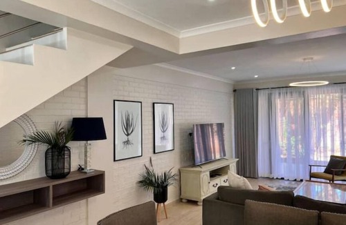 Greendale Apartment | Lovely 5 star, 6 sleeper, Luxury unit Sitari