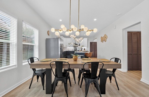 Eastside Promise Neighborhood House | Lovely and Stylish Modern Home Near Downtown