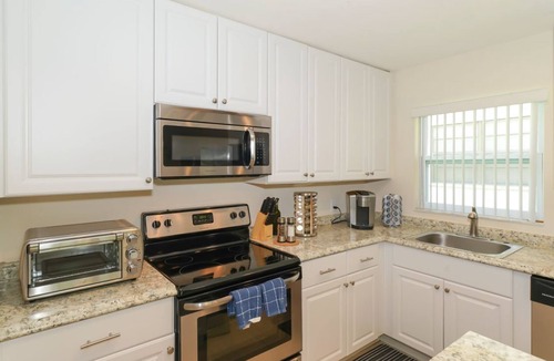 South Sarasota Cottage | Lovely ❤ Cottage - VERY close to Siesta Beach, Downtown, Shopping and More!