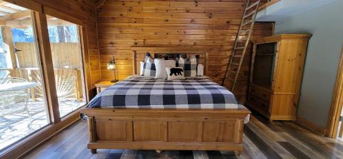 Townsend House | Lovely Family Riverfront Home Sleeps 4 with Water Views