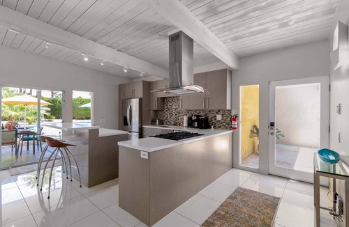 Racquet Club Estates House | Lux Lounge – Butterfly Alexander Palm Springs