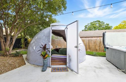 Live Oak House | Luxe Family Escape with Games and Hot Tub and Yard