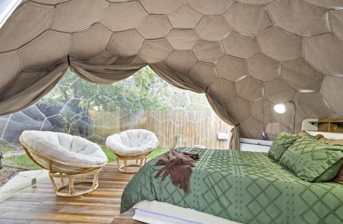 Live Oak House | Luxe Family Escape with Games and Hot Tub and Yard