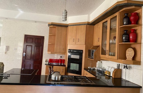 Harare East Apartment | Luxurious 4 bed with pool in Helensvale - 2255