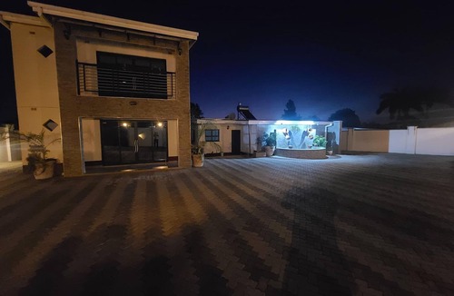 Harare Villa | Luxurious 6 bed 6 Baths in Sunridge - 2299