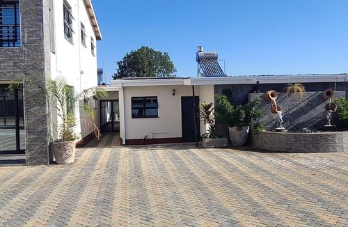 Harare Villa | Luxurious 6 bed 6 Baths in Sunridge - 2299