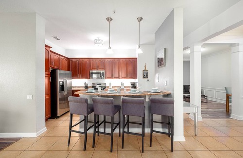 Florida Central Atlantic Coast Condo | Luxurious Condo At Vista Cay Resort Sleeps 8 Next To Convention Center