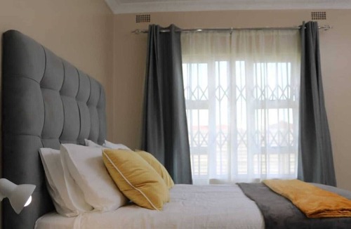 Mount Hampden House | Luxurious home with pool, WIFI, b/hole & power backup