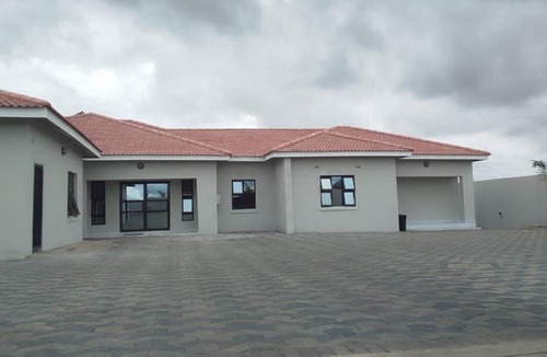 Masvingo Apartment | Luxury 3 Bedroom Self Catering Apartment- Masvingo