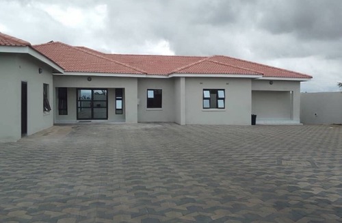 Masvingo Apartment | Luxury 3 Bedroom Self Catering Apartment- Masvingo