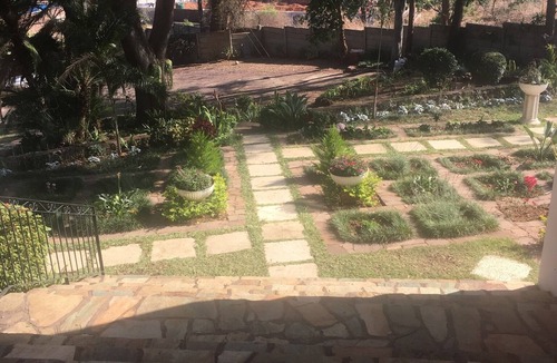Harare House | Luxury 4 bed Hilltop Glen Lorne home