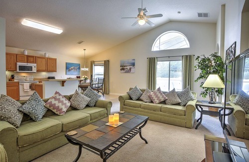 Highgate Park Villa | Luxury 4 Bedroom Florida Holiday Home with Pool & Spa