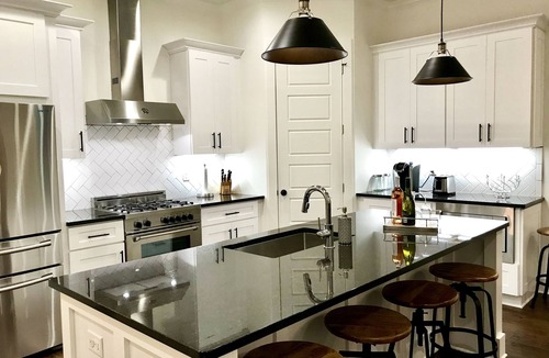 Edgehill House | LUXURY NEW HOME Near Gulch/4 King/4 Queen/2 Twin