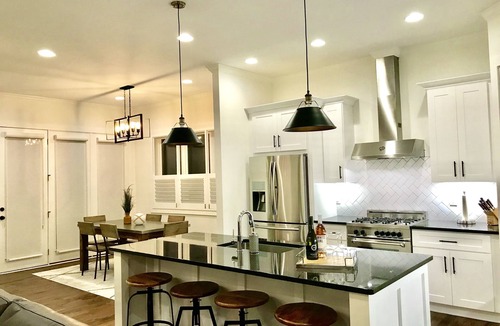 Edgehill House | LUXURY NEW HOME Near Gulch/4 King/4 Queen/2 Twin