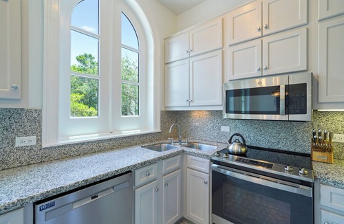 Seaside House | Luxury Townhome w/Rooftop Deck & Gulf Views in Seaside, 3 Kings w/Baths!