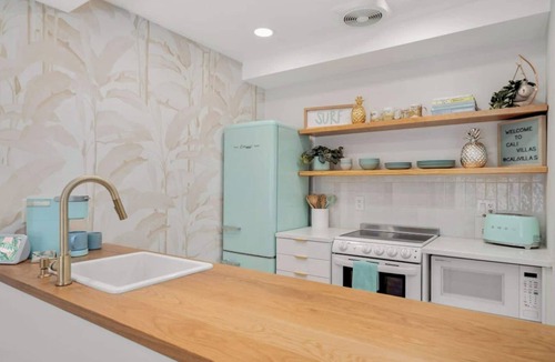 Port Canaveral Villa | Luxury Villa 3 Blocks to Beach, Saltwater Pool, Outdoor Oasis, firepit, sunlounge's, mini putt and close to all the area has to offer.