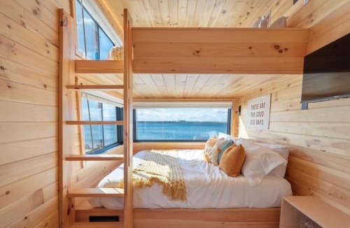 Mary Esther House | Luxury Waterfront Cabin 6