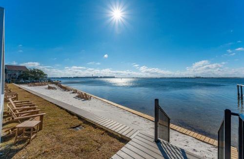 Mary Esther House | Luxury Waterfront Cabin 6