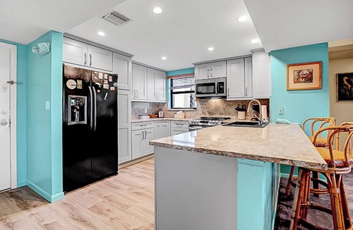 Marathon Condo | M18 - Spacious 3 bedroom, 2 bath Gulf side condo!