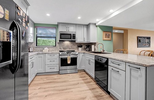 Marathon Condo | M18 - Spacious 3 bedroom, 2 bath Gulf side condo!
