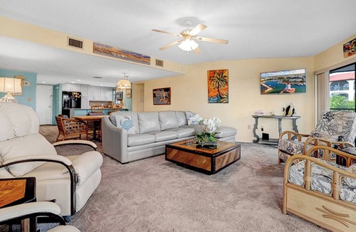 Marathon Condo | M18 - Spacious 3 bedroom, 2 bath Gulf side condo!